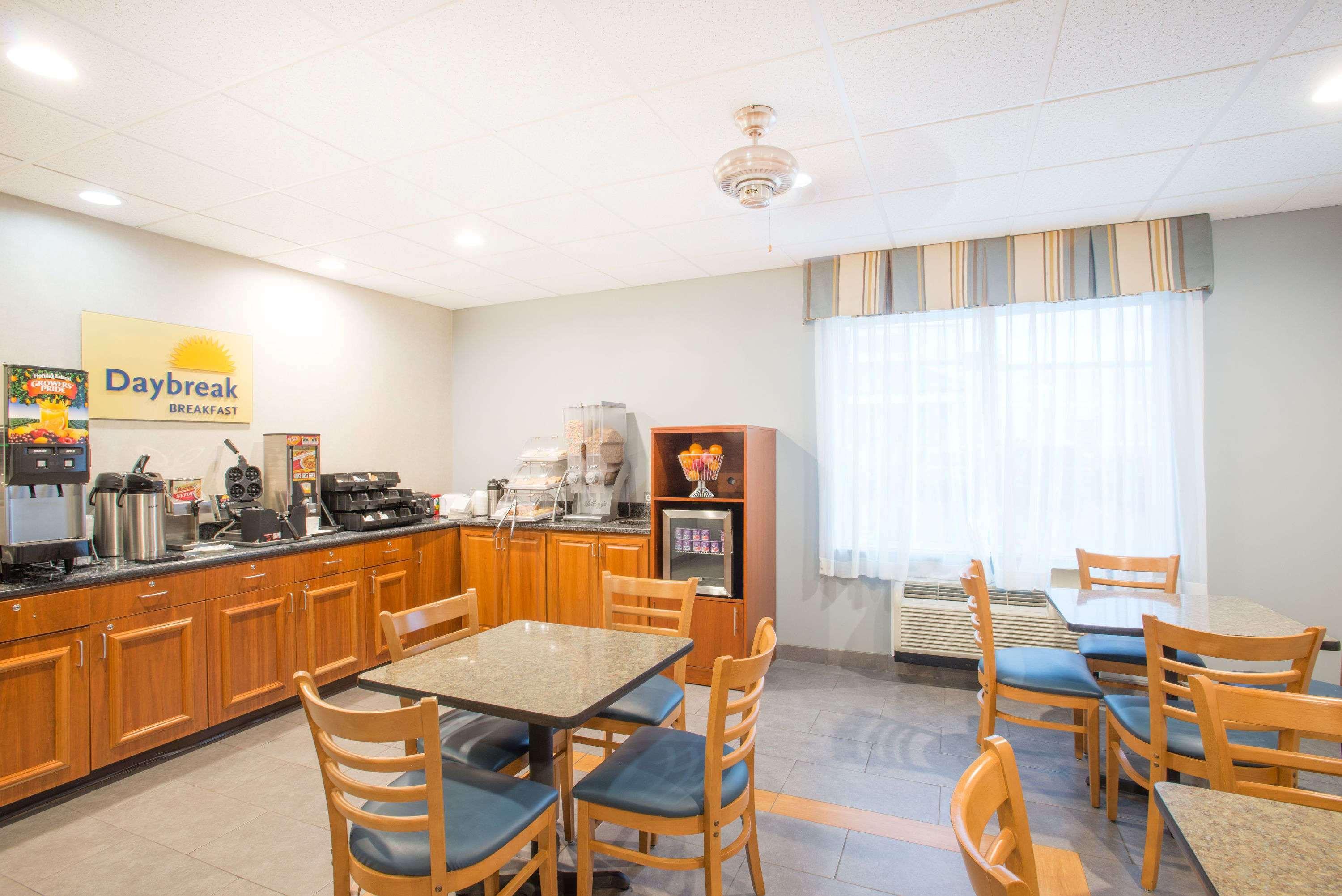 Days Inn By Wyndham Watertown Fort Drum Evans Mills Exterior photo